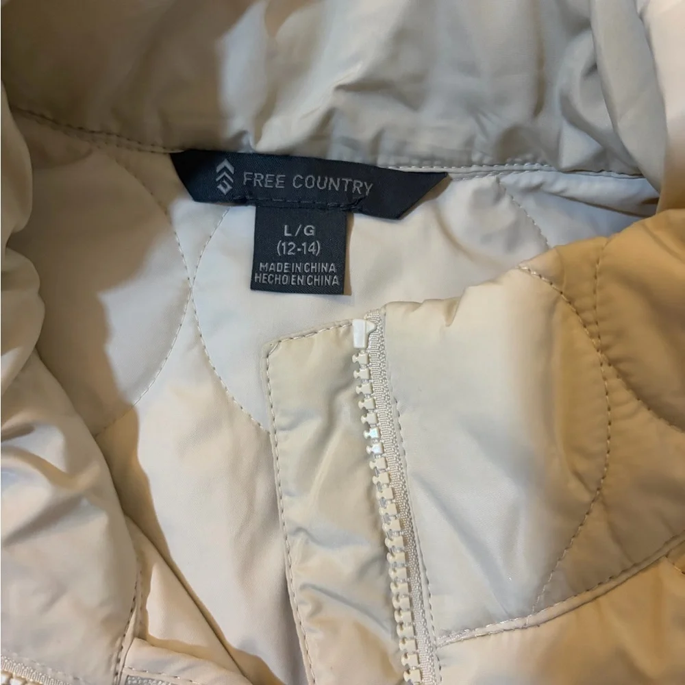Free Country Women's Ivory Quilted Vest - Picture 2 of 3